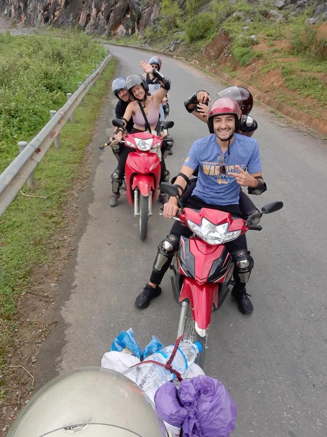 Hg Hostel Provide Tours & Motorbikes Ha Giang Exteriör bild
