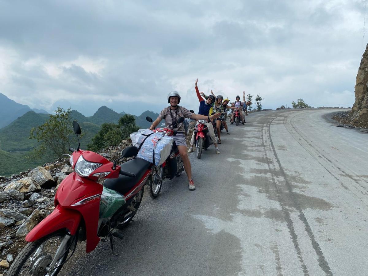Hg Hostel Provide Tours & Motorbikes Ha Giang Exteriör bild