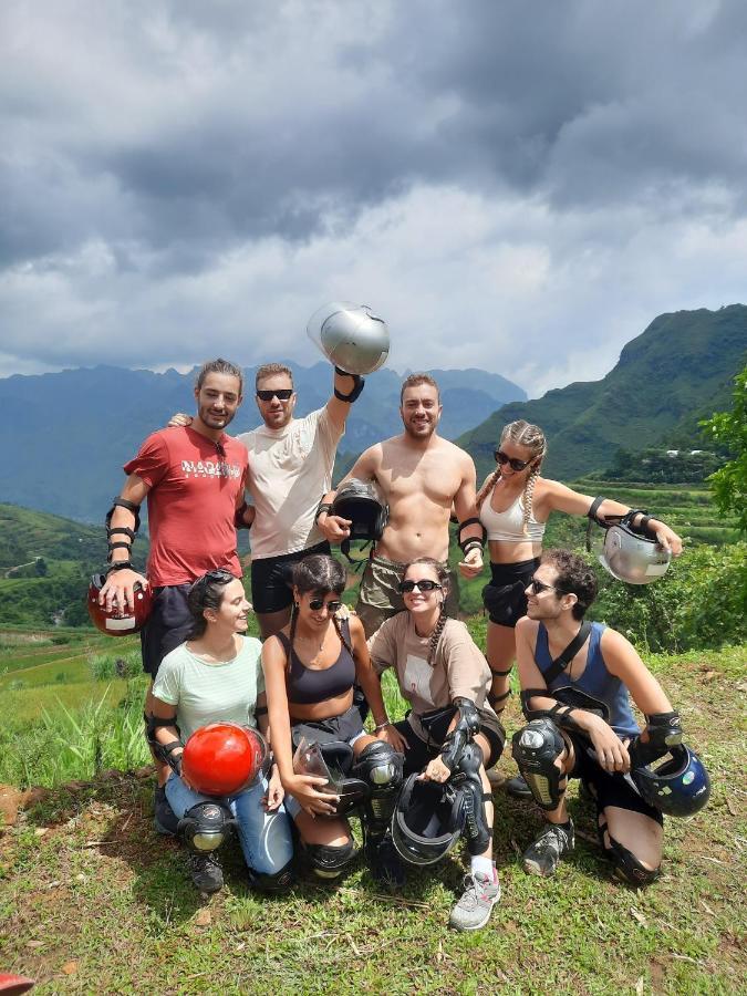 Hg Hostel Provide Tours & Motorbikes Ha Giang Exteriör bild