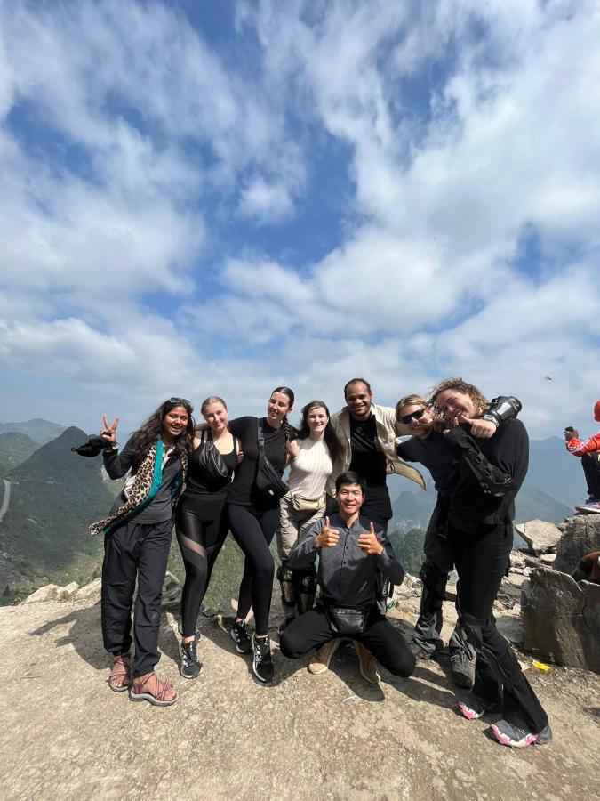Hg Hostel Provide Tours & Motorbikes Ha Giang Exteriör bild