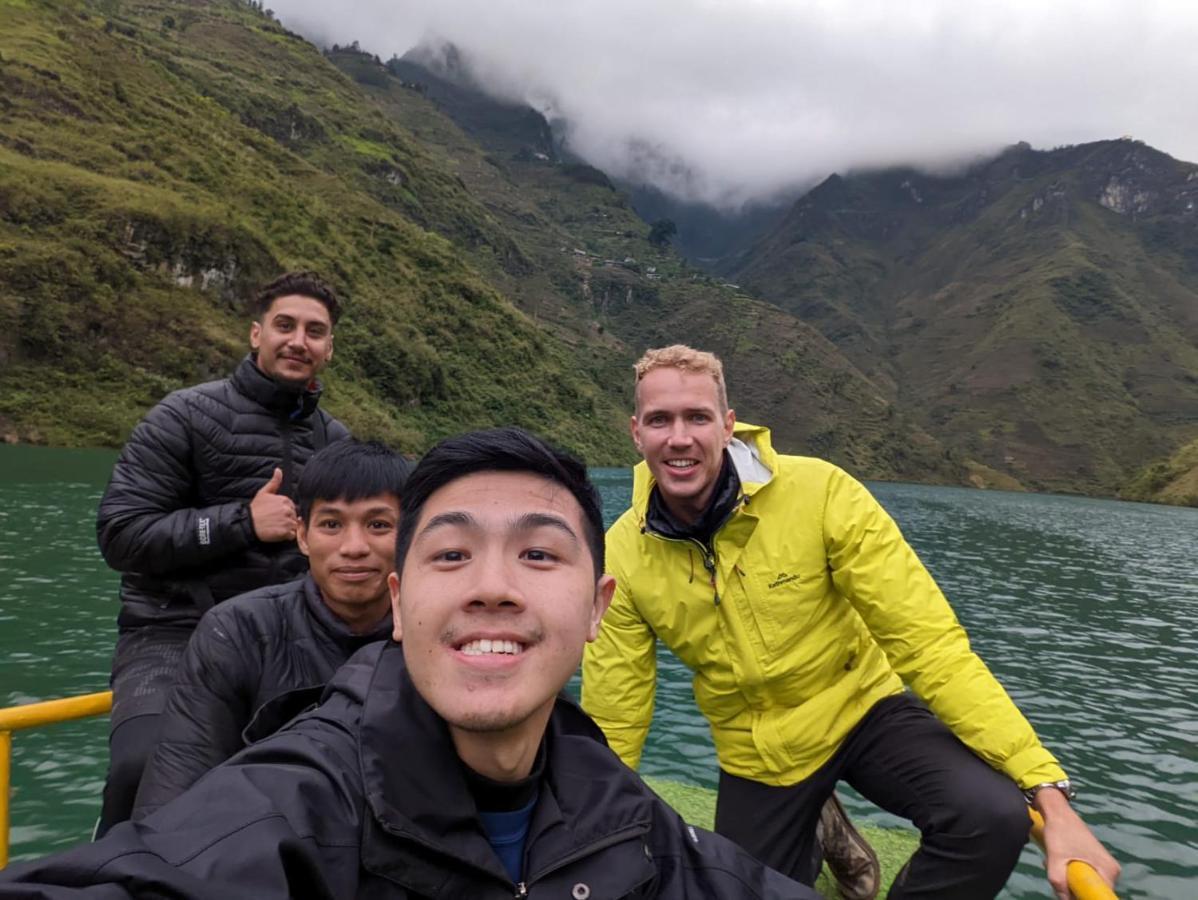 Hg Hostel Provide Tours & Motorbikes Ha Giang Exteriör bild