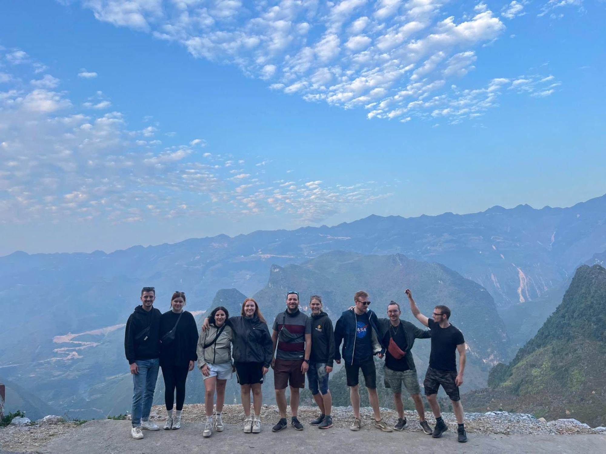 Hg Hostel Provide Tours & Motorbikes Ha Giang Exteriör bild